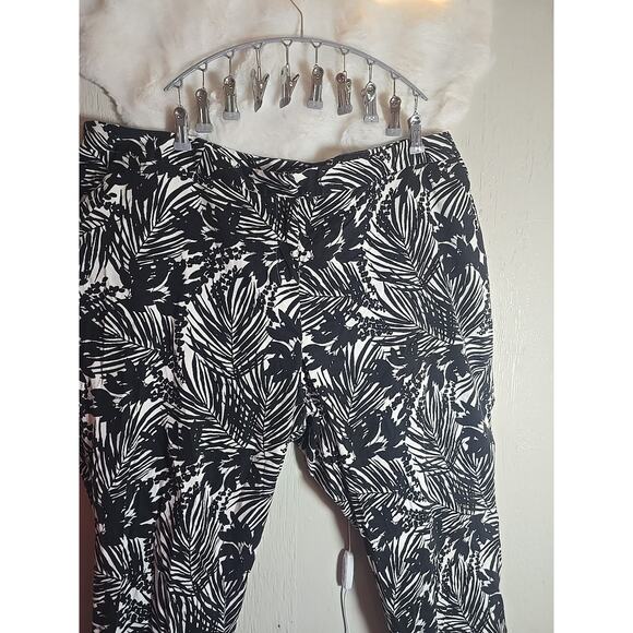 Tropical Capri Floral Plus 24 Lane Bryant Pants Vacation Office Holiday Chic - Picture 2 of 10